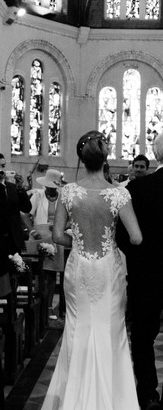 Robe de mariée cintrée, dos dentelle