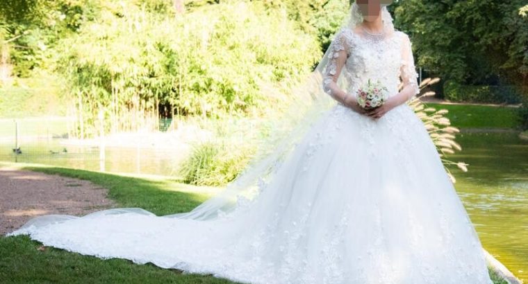 Une robe magnifique de mariée en dentelle à vendre