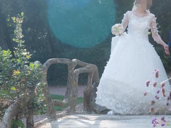 Une robe magnifique de mariée en dentelle à vendre