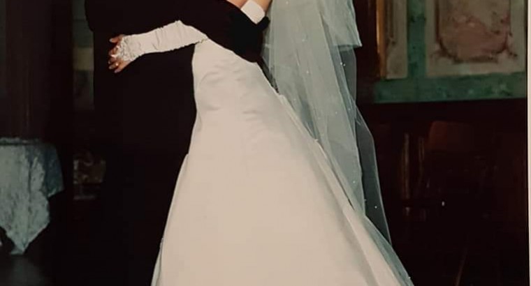 Robe de mariée à traîne couturière + long voile + jupon + gants mitaines