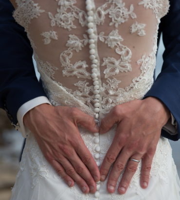 Robe de mariée longue, bustier en dentelle et jupe en tulle souple taille 36