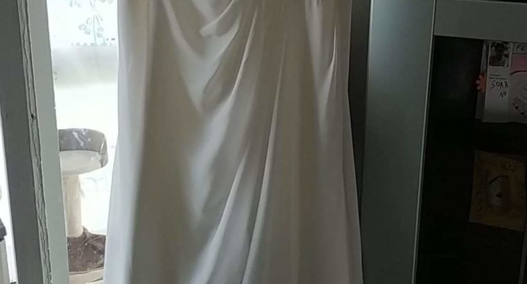 Robe de mariée + jupon + guépière + escarpins