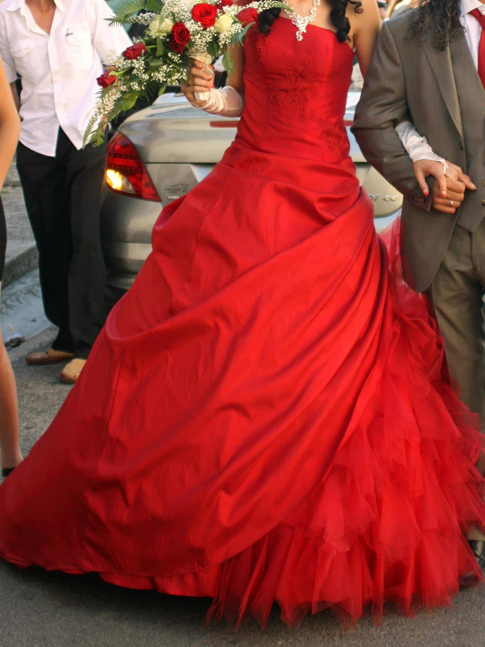 Robe de mariée rouge foncé