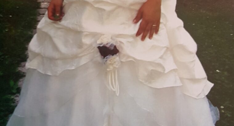 Robe de mariée bustier avec jupon taille 42